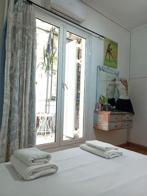Kyriaki 'S Artistic Apartment Next Metro Agios Ioannis Athens Luaran gambar