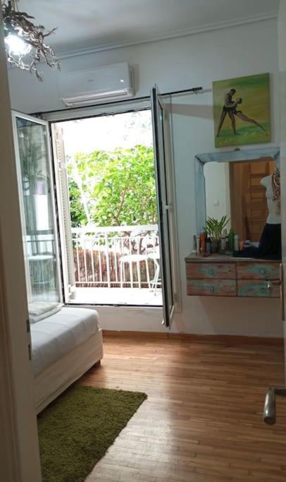 Kyriaki 'S Artistic Apartment Next Metro Agios Ioannis Athens Luaran gambar